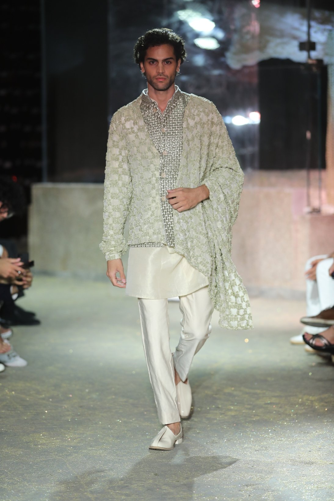 Indian Couture Week 2023: Cheers Louder Than Music For Ranbir Kapoor's  Classy Ramp Walk In Dhoti Pants And Bandhgala As Kunal Rawal's Showstopper